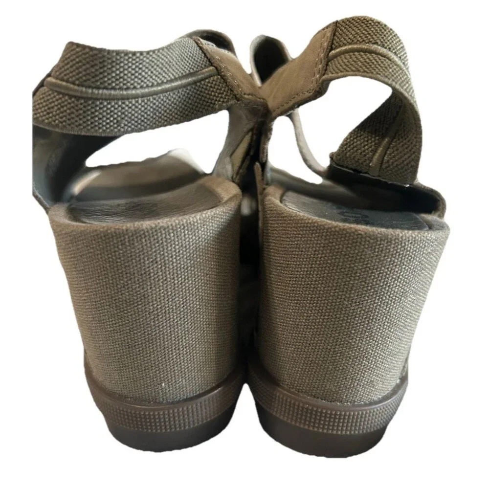 Sorel Joanie II Womens Size 8.5  Leather Slingback Wedge Sandal Taupe Grey